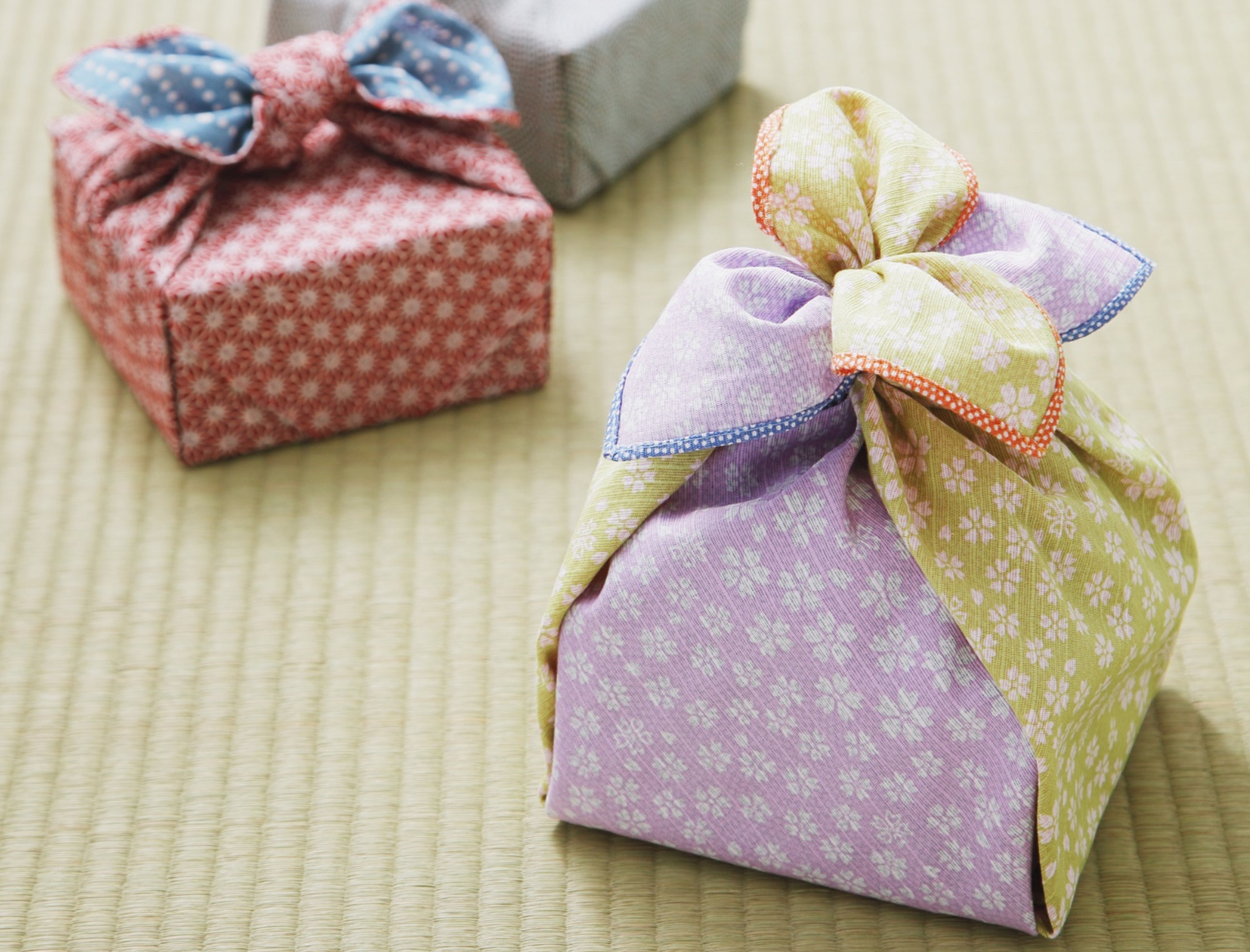 風呂敷包みの贈り物