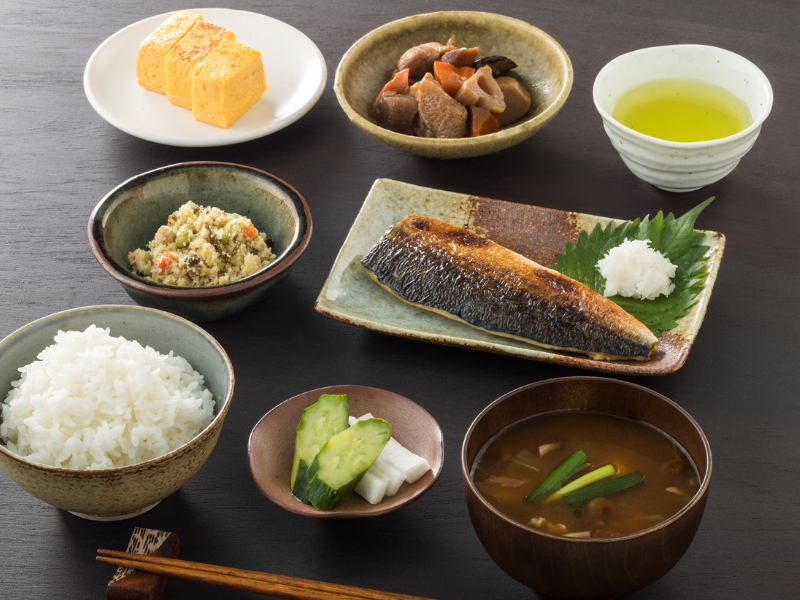 食前・食後に寄り添う日本茶のイメージ